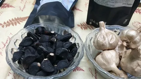 تصویر 2 از سیر سیاه یزد با تخمیر طولانی و رنگ تیره یکدست